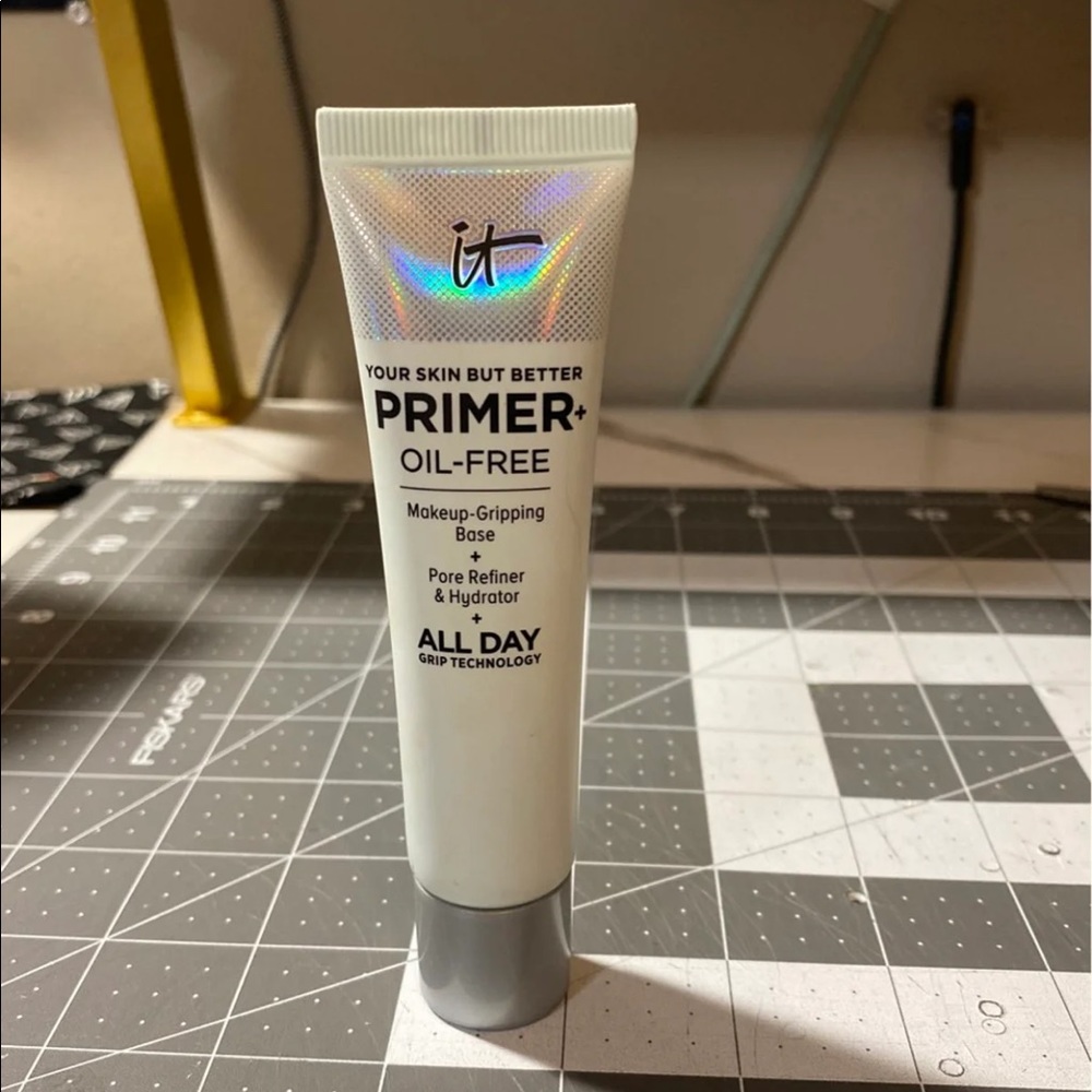 IT Cosmetics oil free primer makeup gripping base